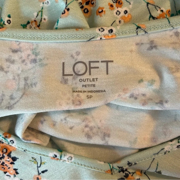 Ann Taylor LOFT Outlet Women’s SP Mint Green Ditsy Floral Flutter Sleeve Top - Picture 3 of 8